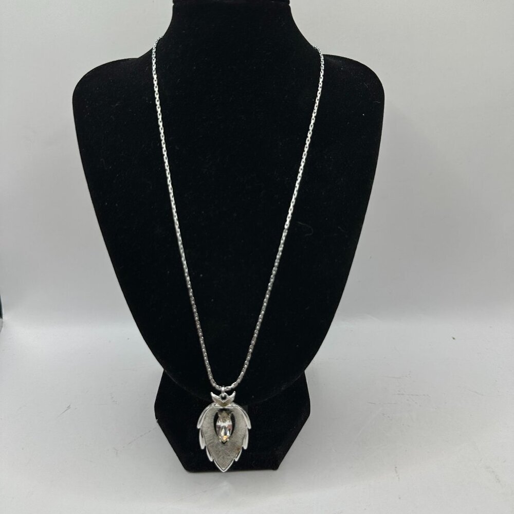 Vintage Sarah Coventry Leaf Pendant Necklace Crystal Accent Silver Tone Chain